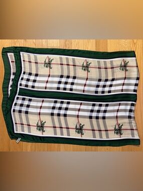 Echarpe en soie Burberry Beige en
Soie